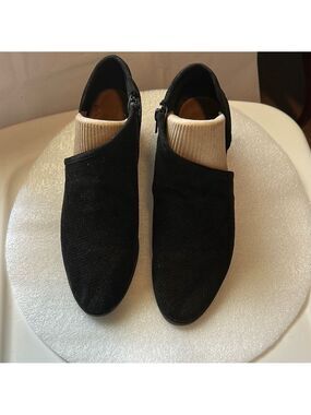 True Craft - Black Fabric Ankle Booties Size 8 Almost New. Inside 4” Zip